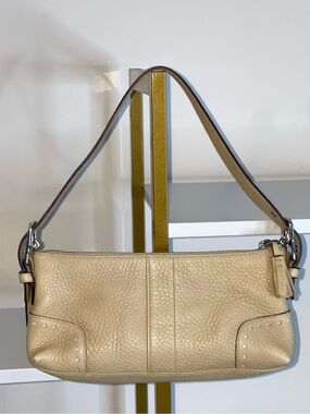 Coach Hampton Demi Shoulder Bag Bone Cream Pebbled Leather Baguette Y2K